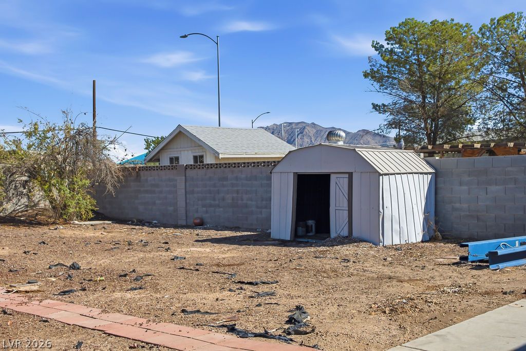 Photo 6 of 36, 3300 Death Valley Drive
