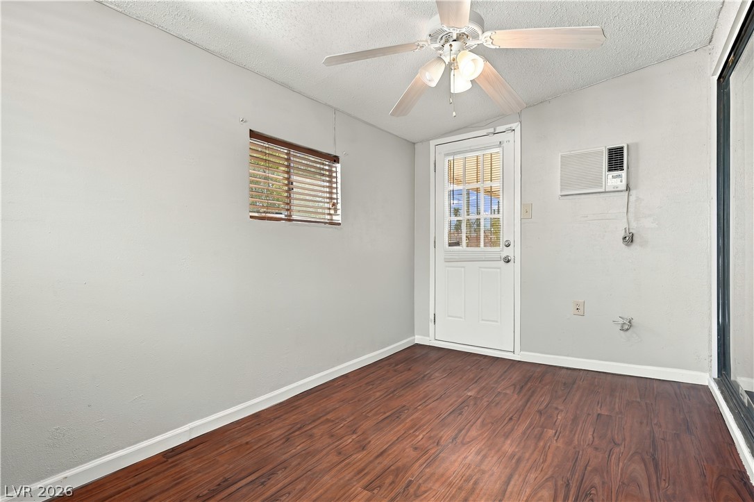 Photo 8 of 22, 1305 Jackson Avenue