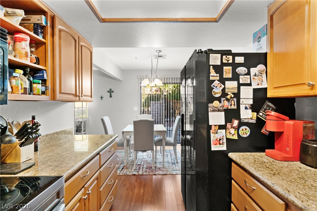 Photo 11 of 40, 735 Apple Tree Court