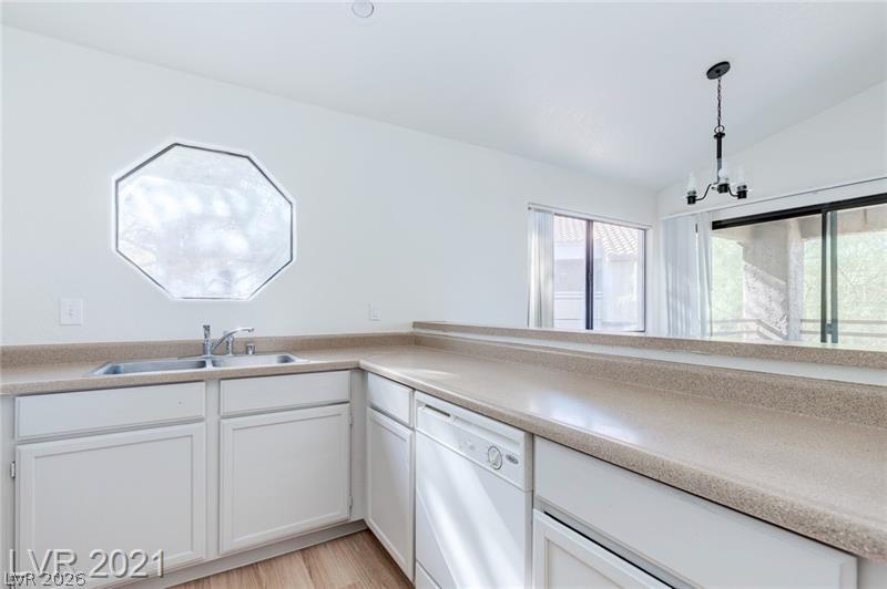 Photo 16 of 34, 5020 S Rainbow Boulevard #204