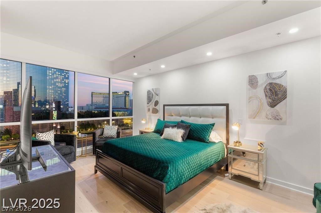 Photo 15 of 51, 4525 Dean Martin Drive #1007