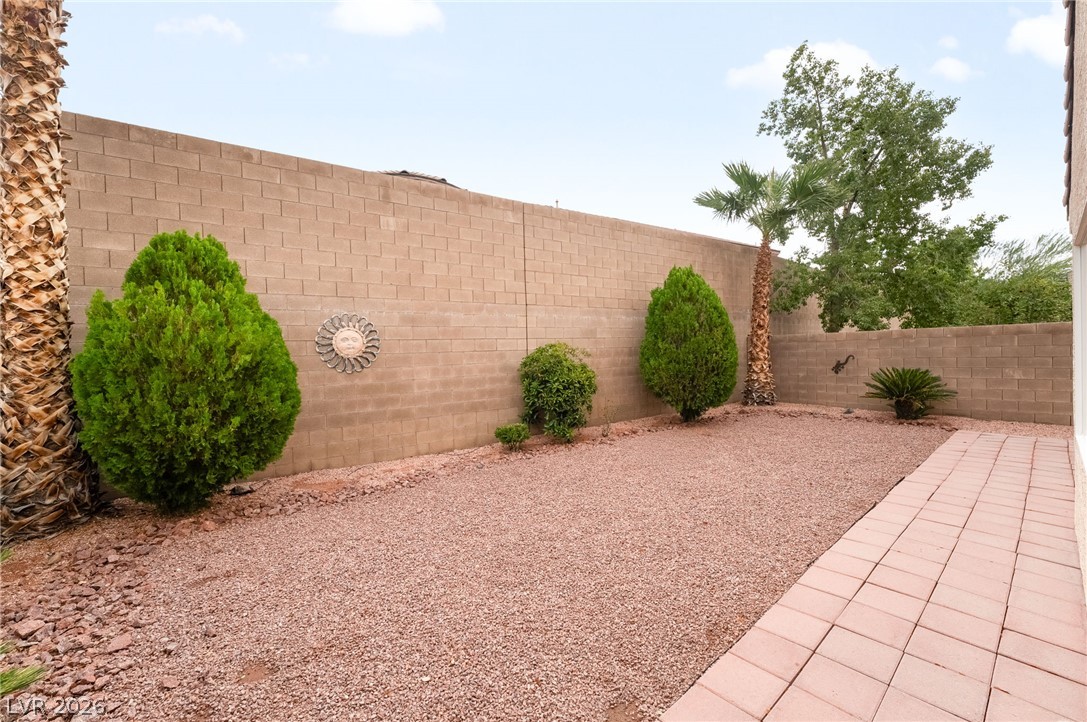Photo 37 of 41, 2572 Lockerbie Street