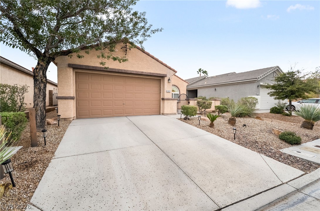Photo 7 of 41, 2572 Lockerbie Street