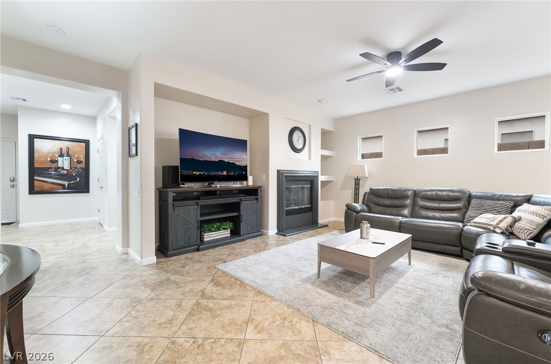 Photo 12 of 41, 2572 Lockerbie Street