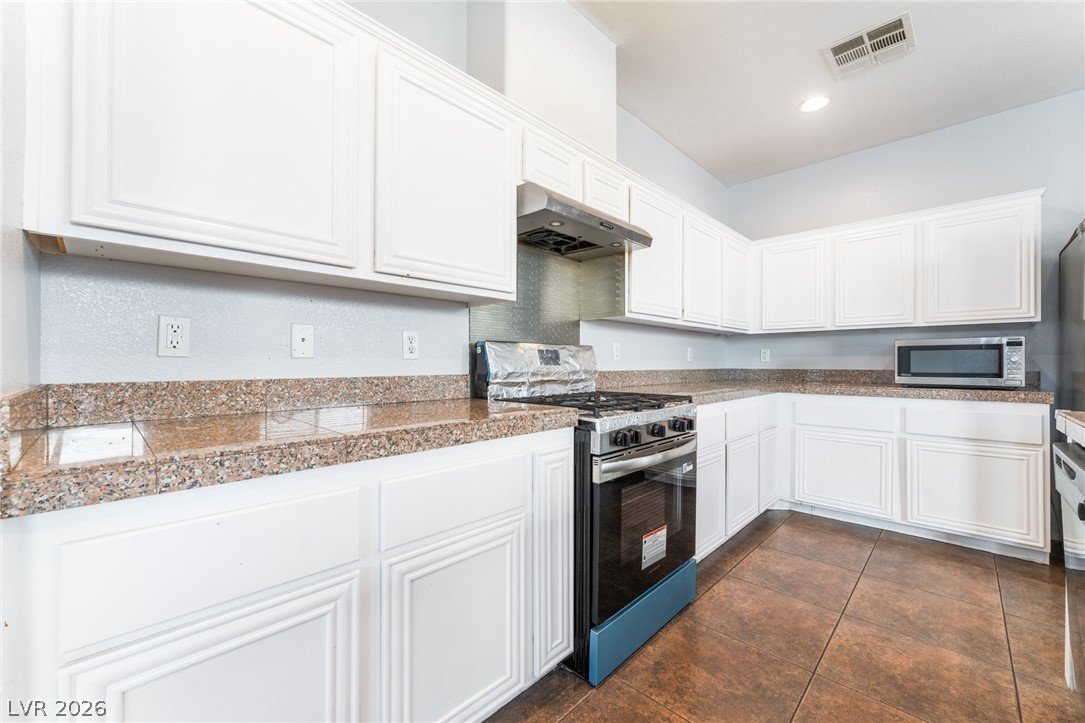 Photo 12 of 38, 4958 Lavaliere Avenue