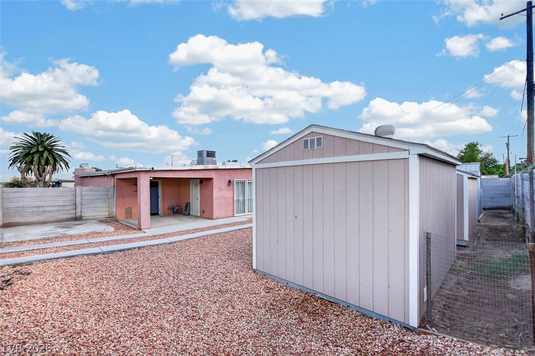 Photo 37 of 44, 1323 Maui Street