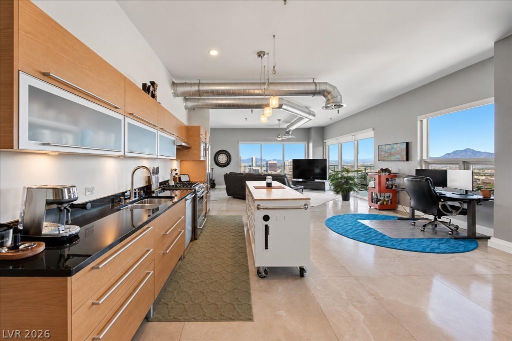 Photo 14 of 58, 200 Hoover Avenue #1809