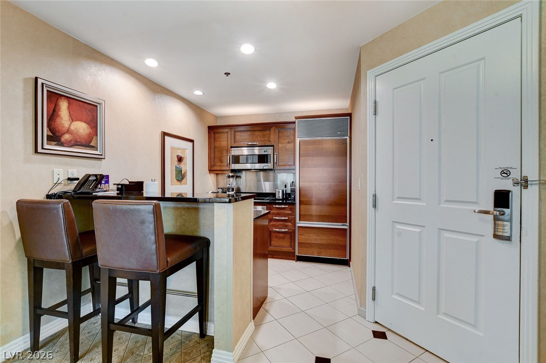 Photo 6 of 39, 145 E Harmon Avenue #2021