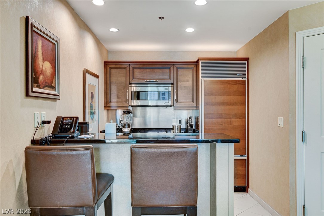 Photo 7 of 39, 145 E Harmon Avenue #2021