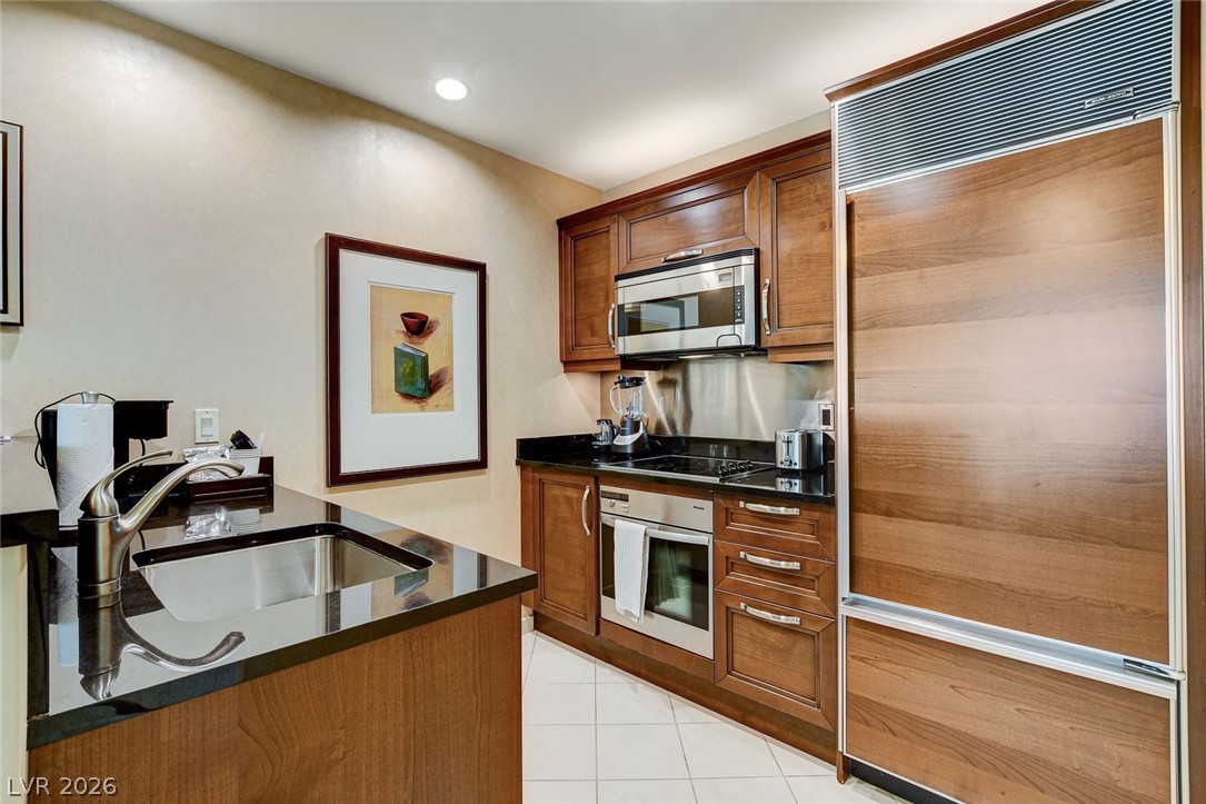 Photo 8 of 39, 145 E Harmon Avenue #2021