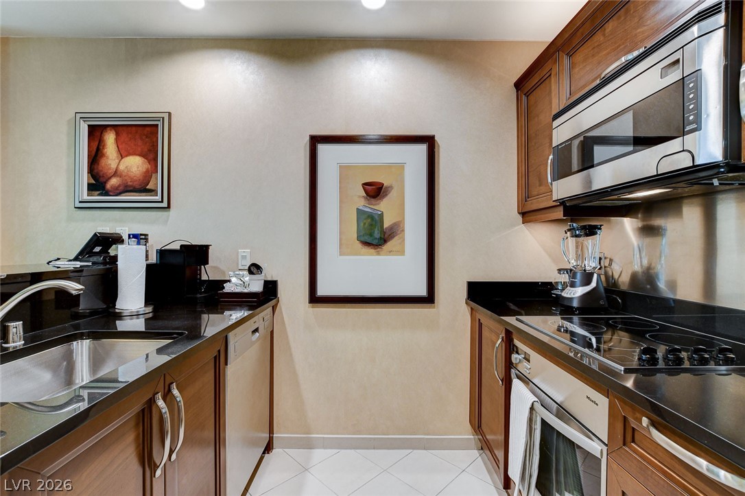 Photo 9 of 39, 145 E Harmon Avenue #2021