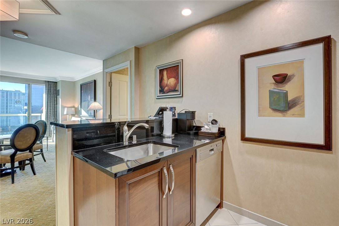Photo 10 of 39, 145 E Harmon Avenue #2021