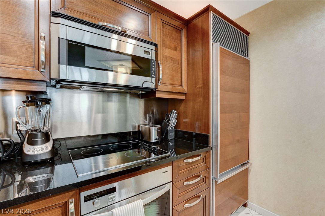 Photo 11 of 39, 145 E Harmon Avenue #2021