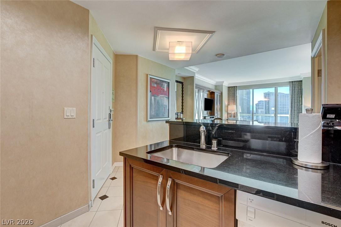 Photo 12 of 39, 145 E Harmon Avenue #2021