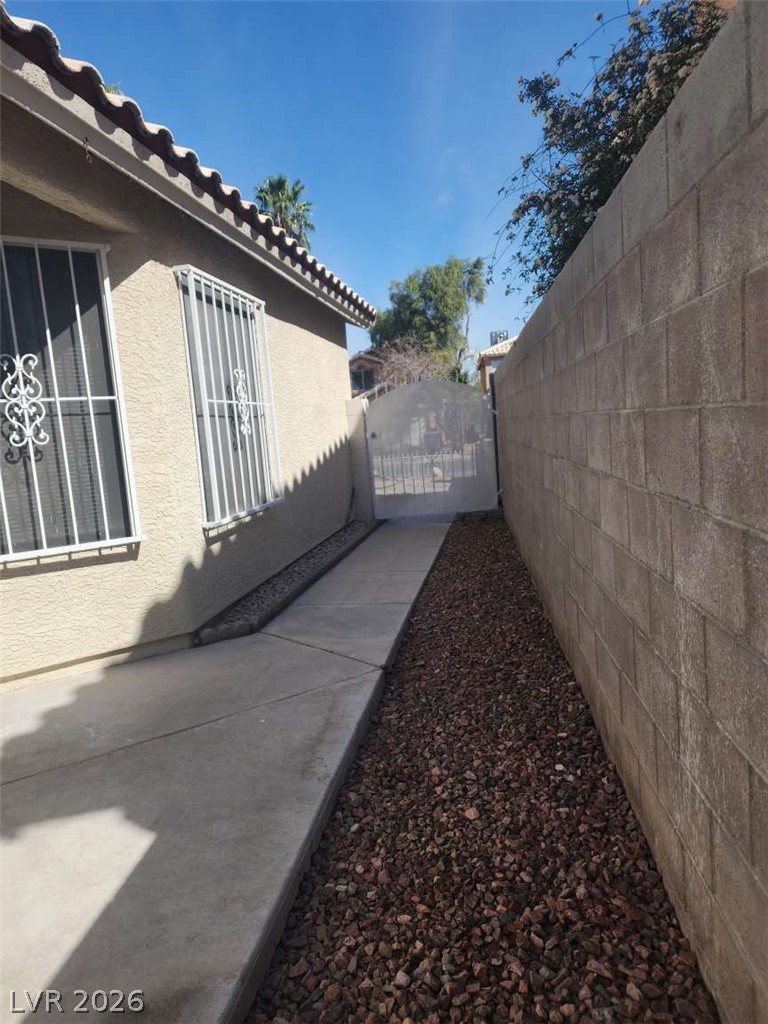 Photo 3 of 5225 Silverheart Avenue