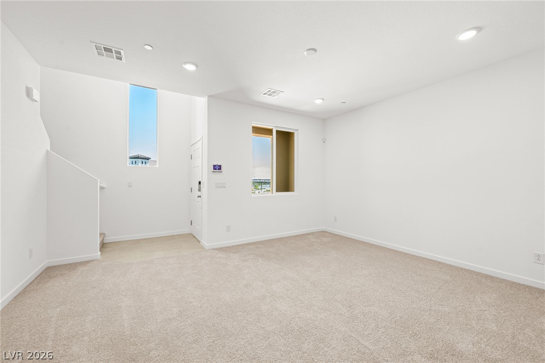 Photo 8 of 17, 812 Atleigh Avenue