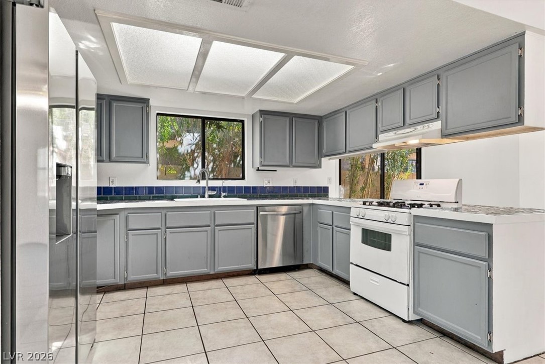 Photo 5 of 505 Sheffield Drive