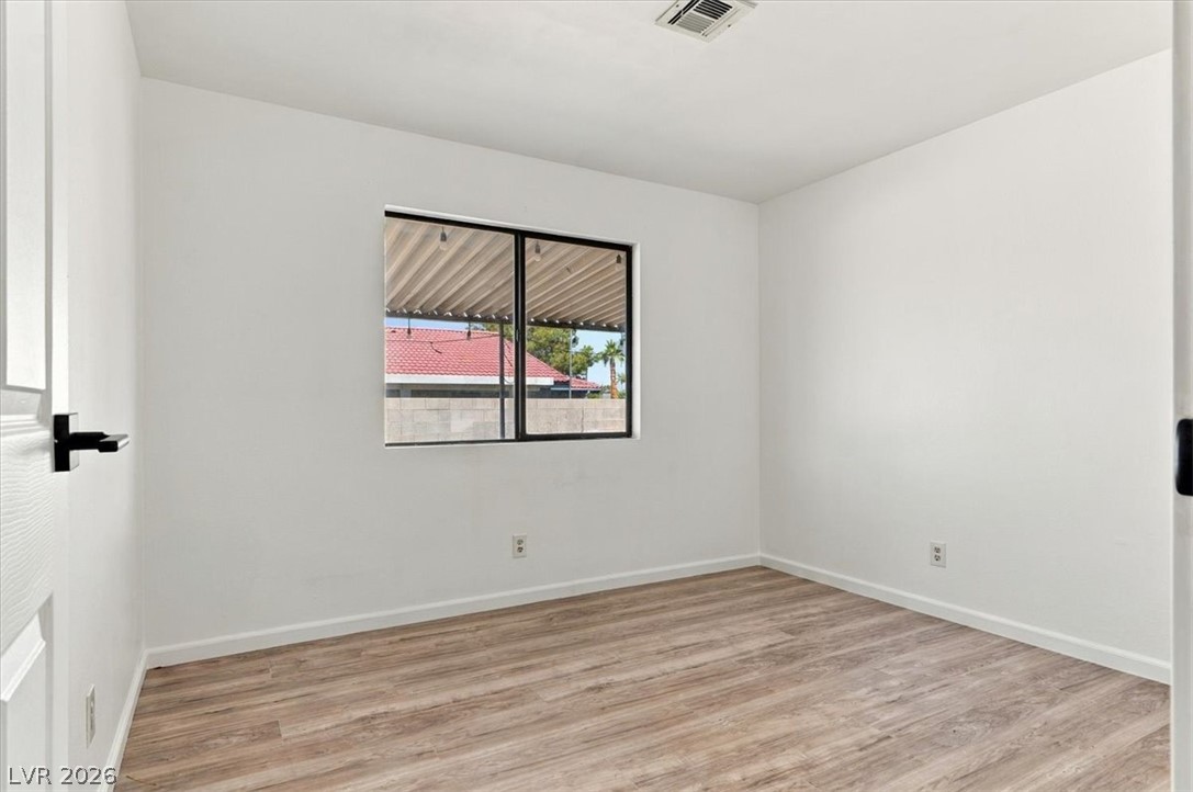 Photo 9 of 28, 505 Sheffield Drive