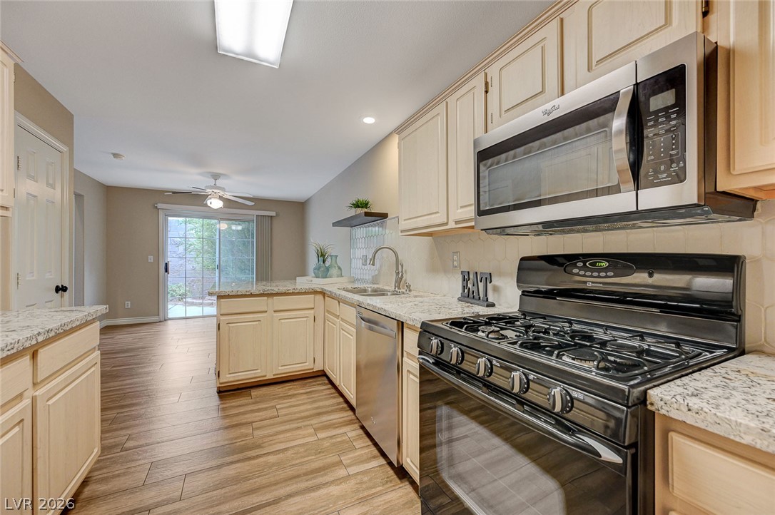 Photo 11 of 33, 1618 COAL VALLEY Drive