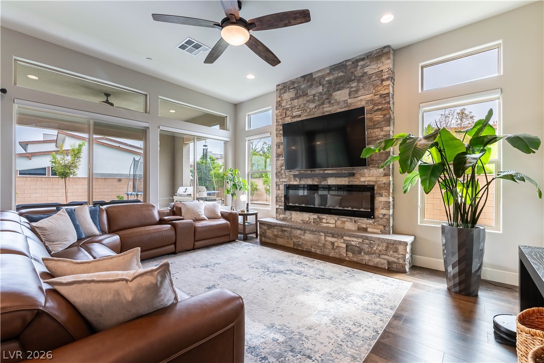 Photo 4 of 2114 Maderno Street