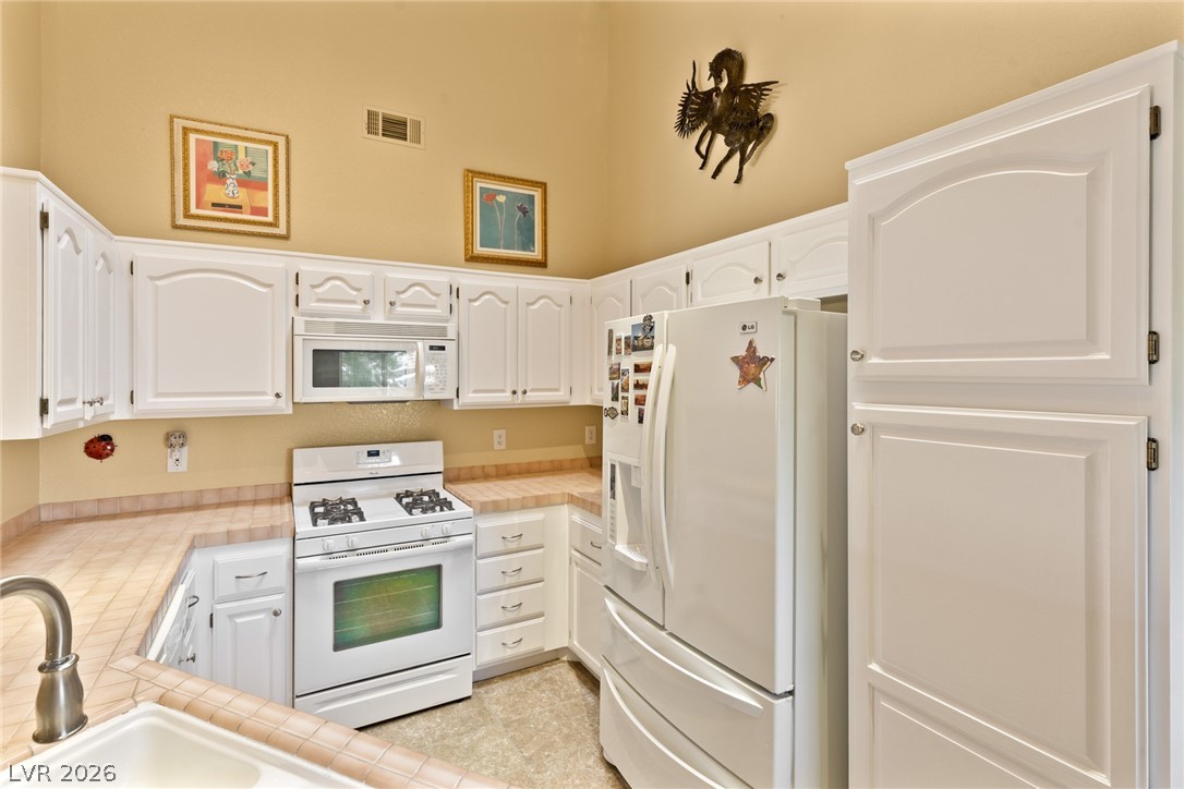 Photo 11 of 24, 3320 S Fort Apache Road #224