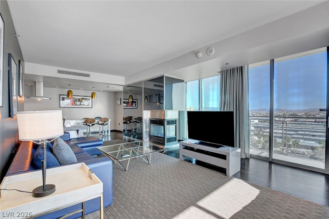 Photo 10 of 33, 4381 W Flamingo Road #1121