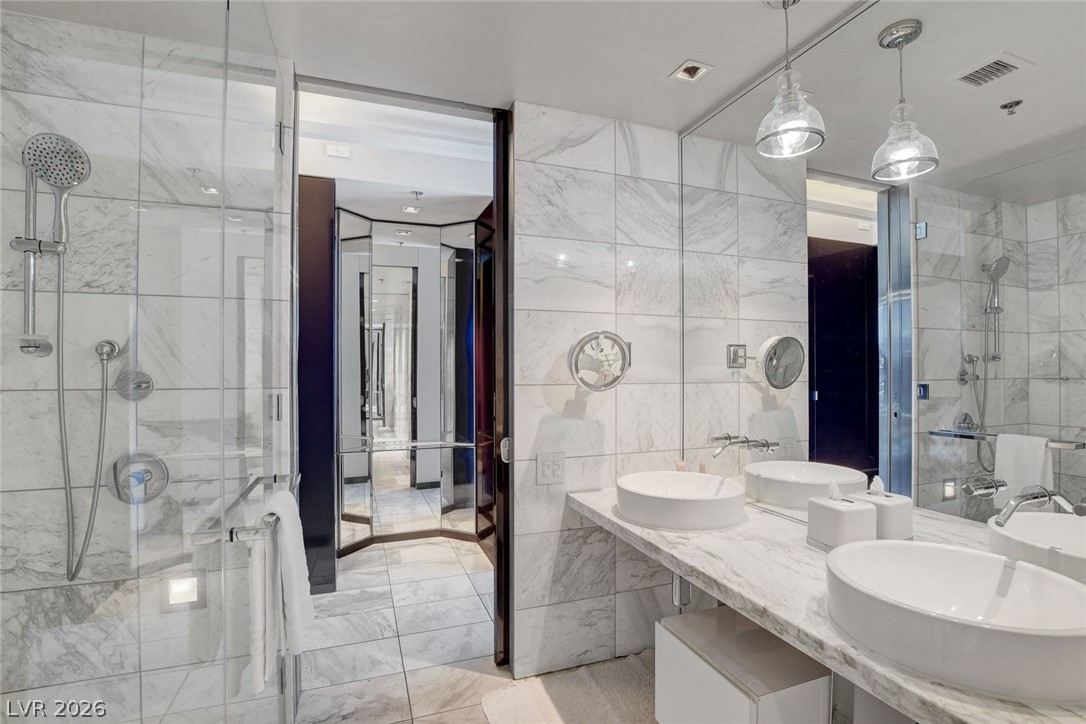 Photo 19 of 33, 4381 W Flamingo Road #1121