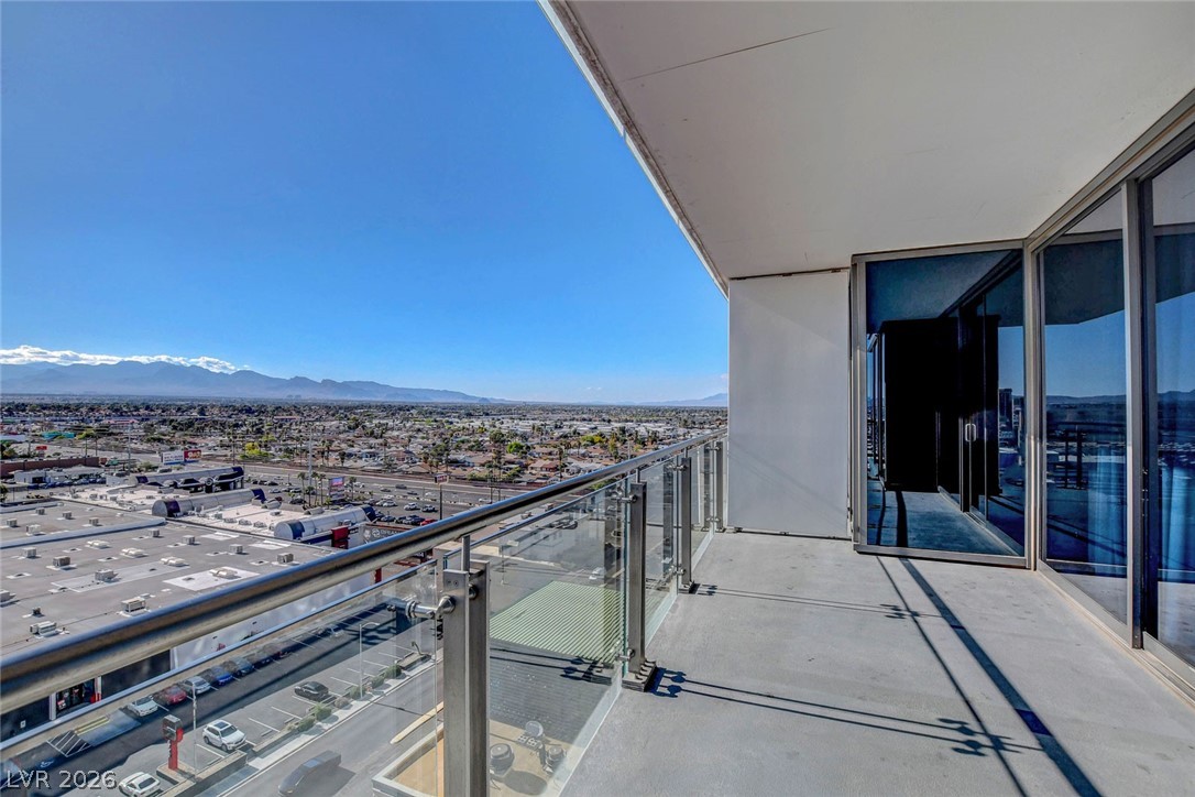 Photo 24 of 33, 4381 W Flamingo Road #1121