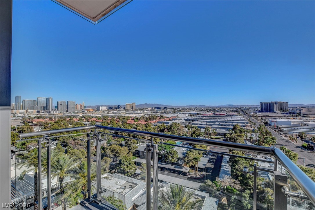 Photo 25 of 33, 4381 W Flamingo Road #1121