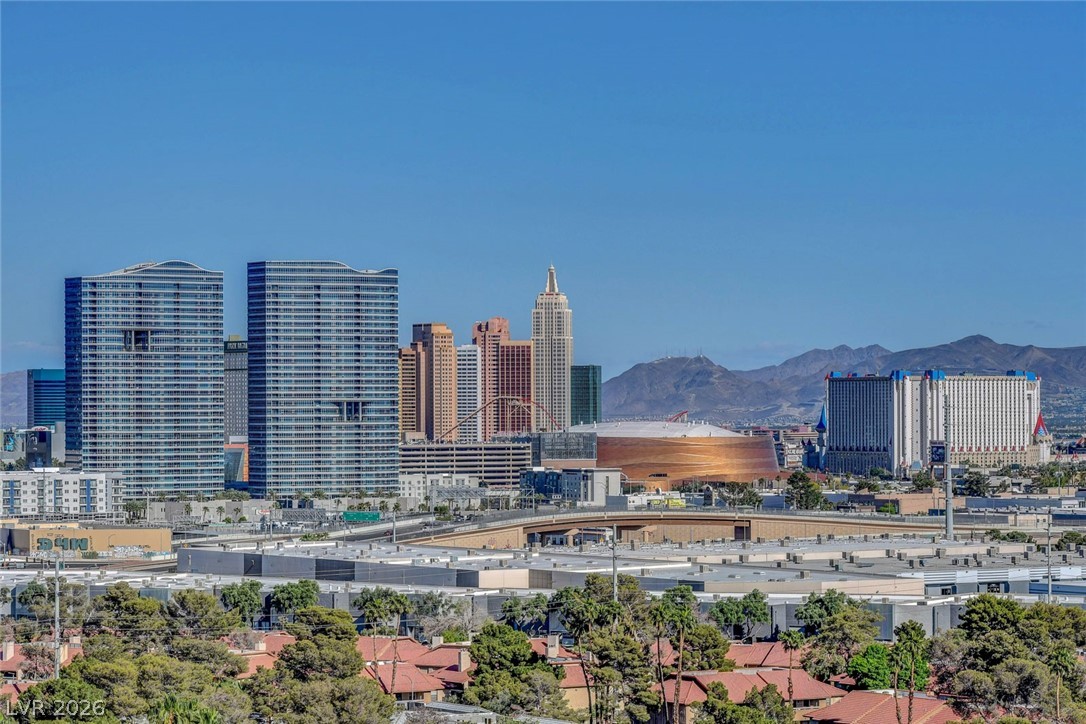 Photo 28 of 33, 4381 W Flamingo Road #1121