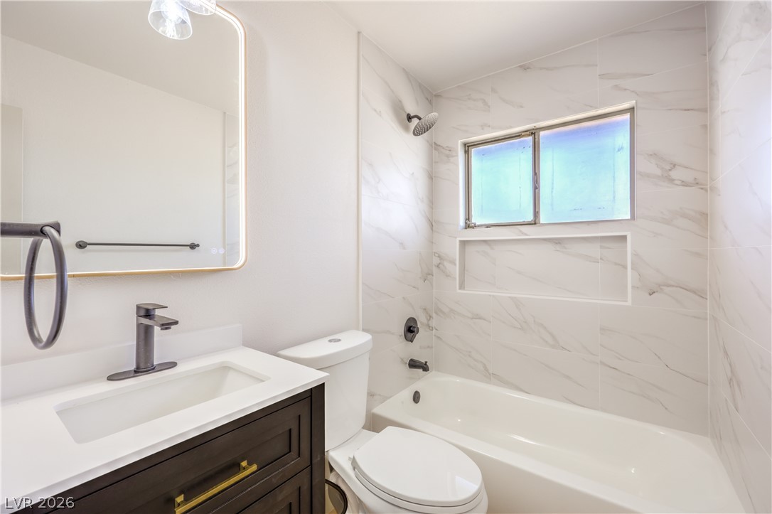Photo 3 of 1004 Baker Avenue