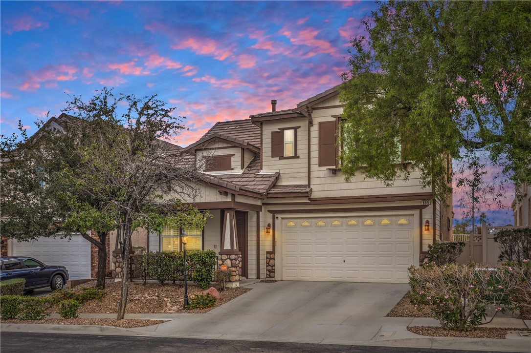 985 Sparkling Light Street, Henderson