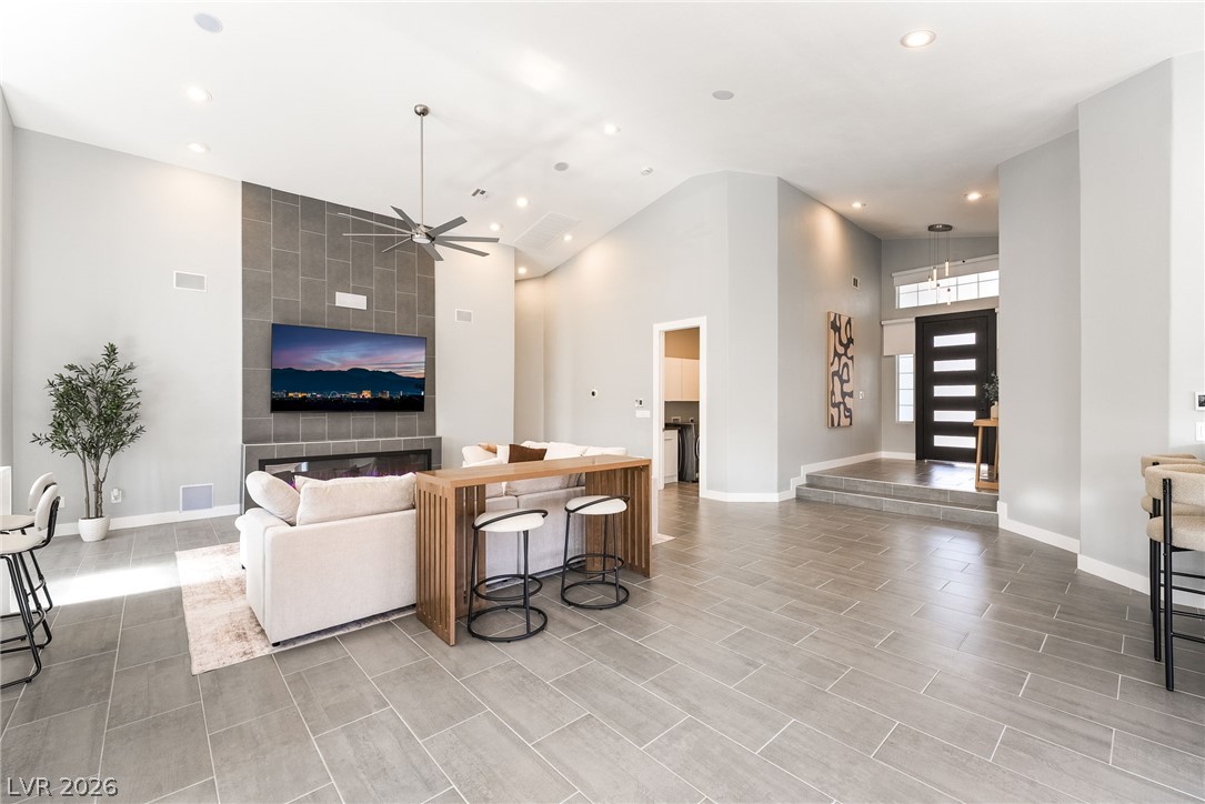 Photo 10 of 48, 8867 Las Montanas Avenue
