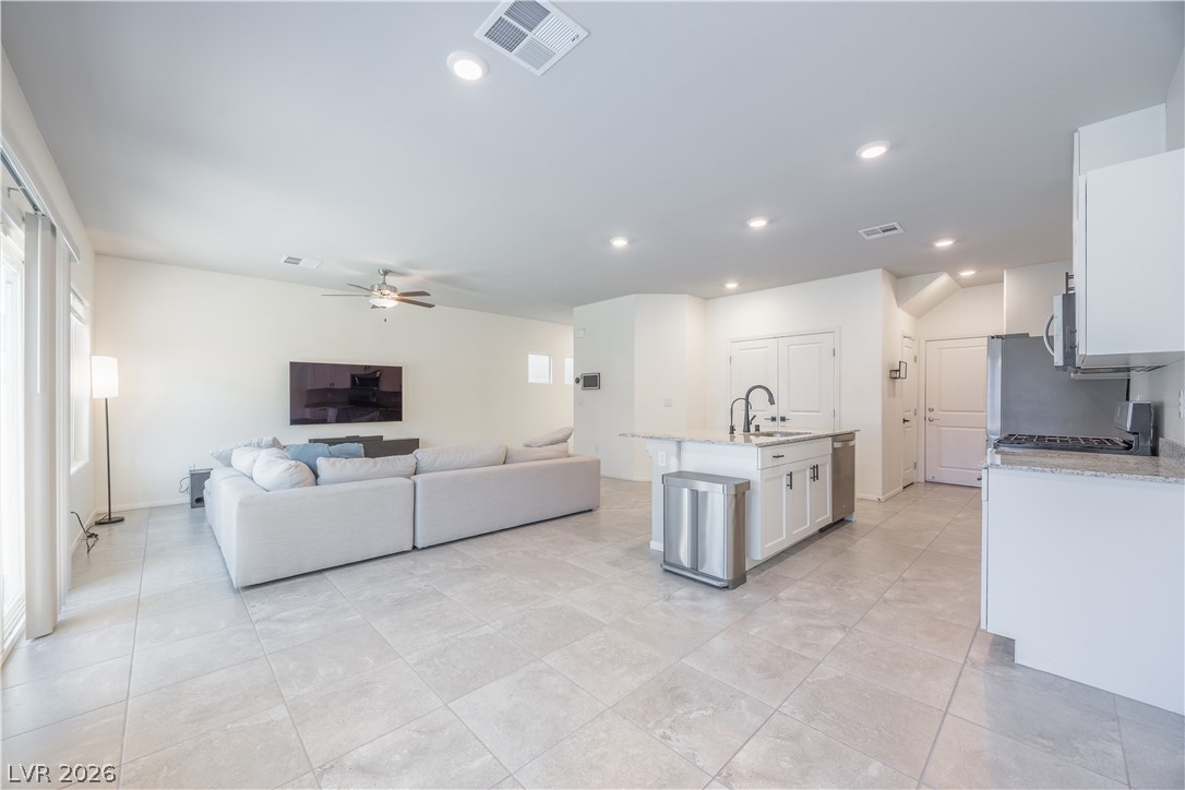 Photo 4 of 3760 Ramura Avenue