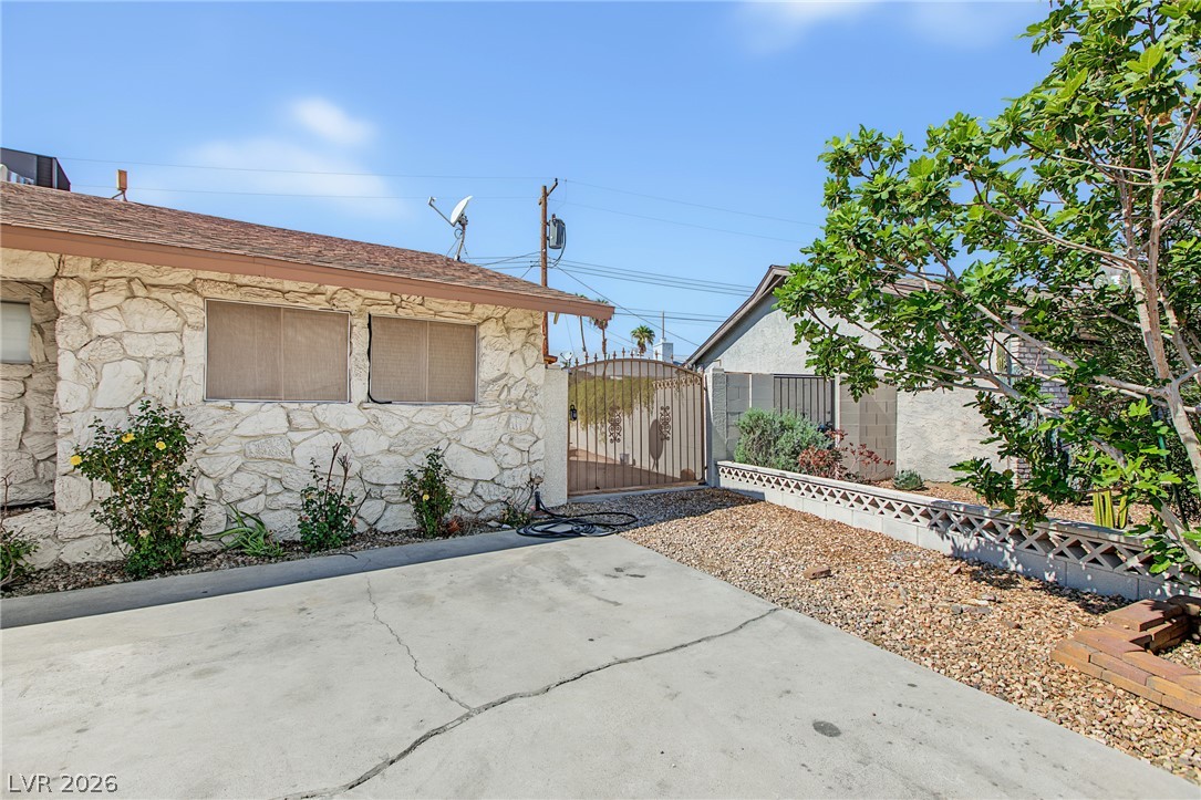 Photo 2 of 1716 Kiltie Way