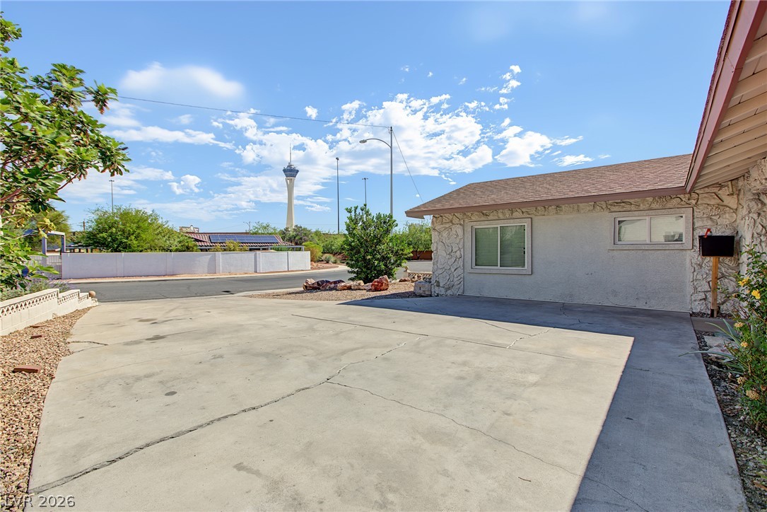 Photo 3 of 1716 Kiltie Way