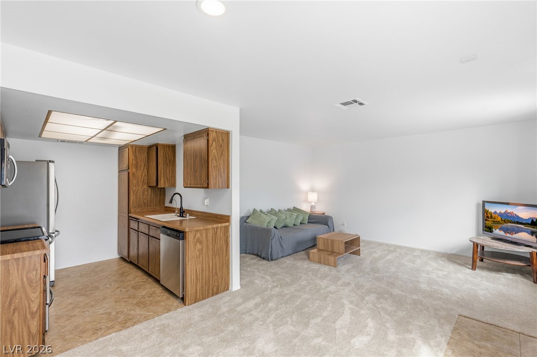 Photo 14 of 35, 1101 Willow Tree Drive #D