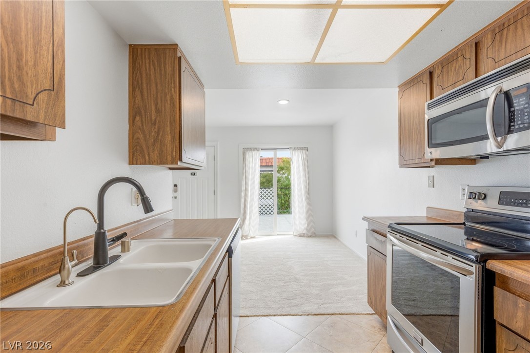 Photo 16 of 35, 1101 Willow Tree Drive #D