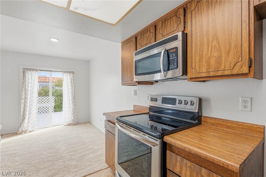 Photo 17 of 35, 1101 Willow Tree Drive #D