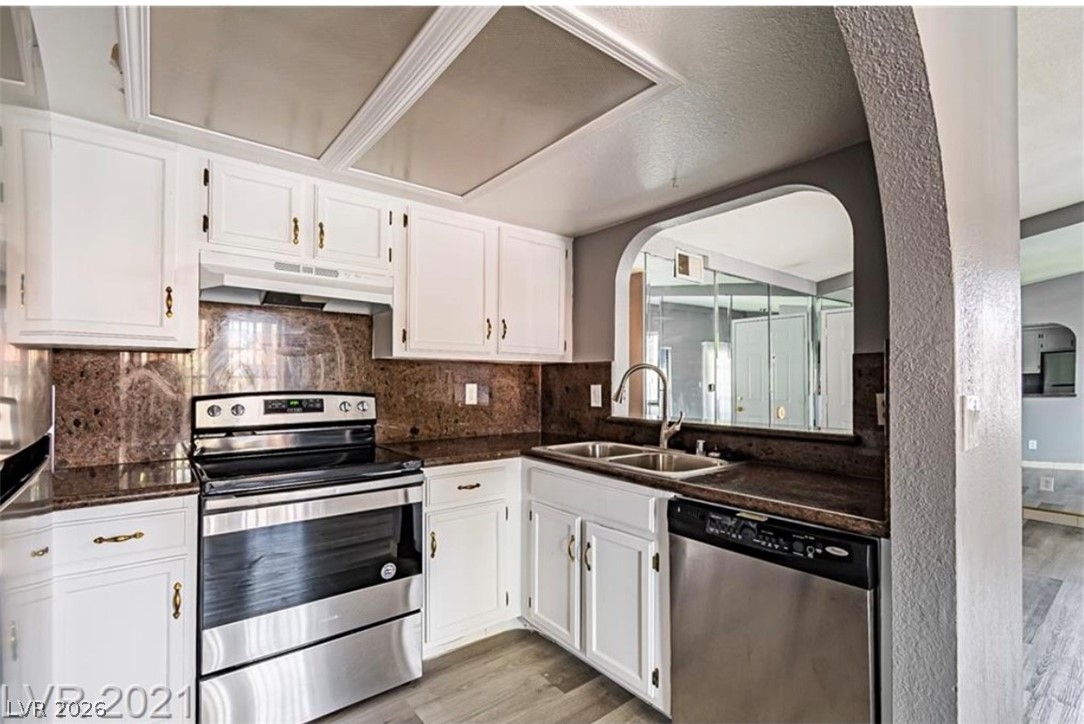 Photo 6 of 25, 6137 W Oakey Boulevard #D