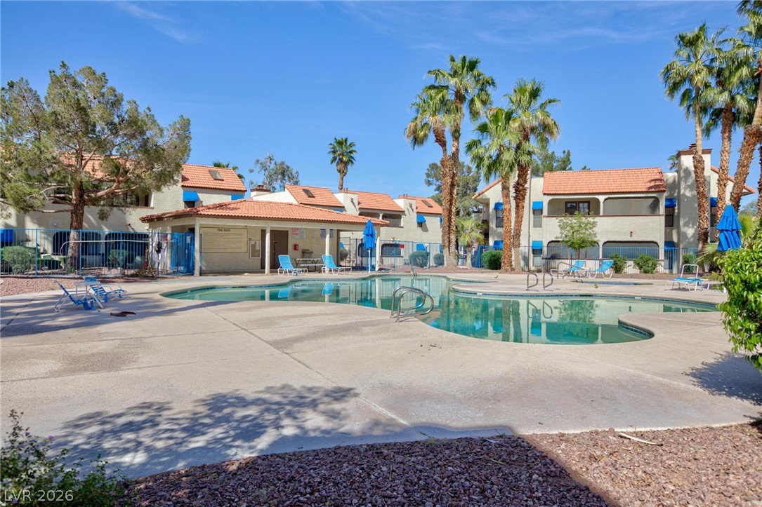 Photo 19 of 25, 6137 W Oakey Boulevard #D