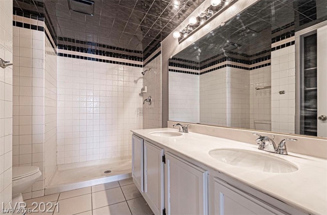 Photo 14 of 25, 6137 W Oakey Boulevard #D