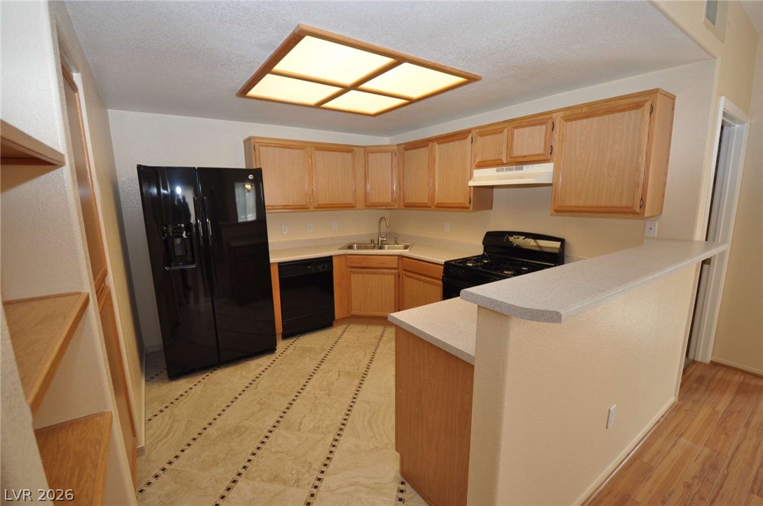 Photo 7 of 16, 9470 Peace Way #108