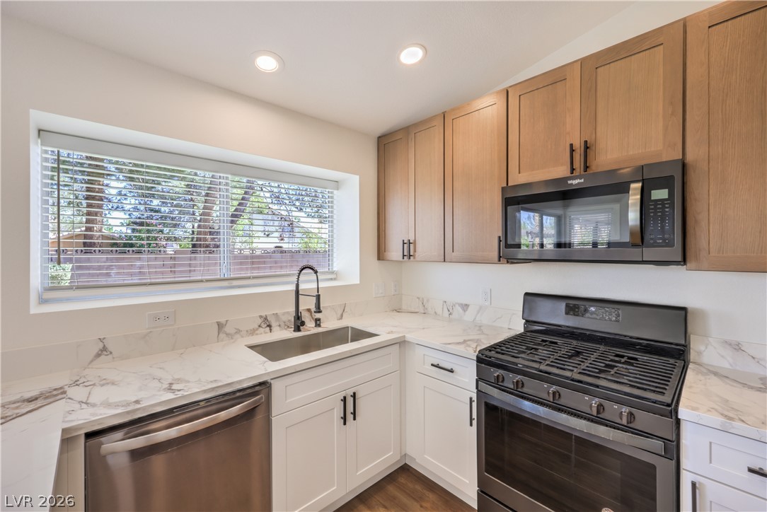 Photo 11 of 29, 2708 Camphor Tree Street