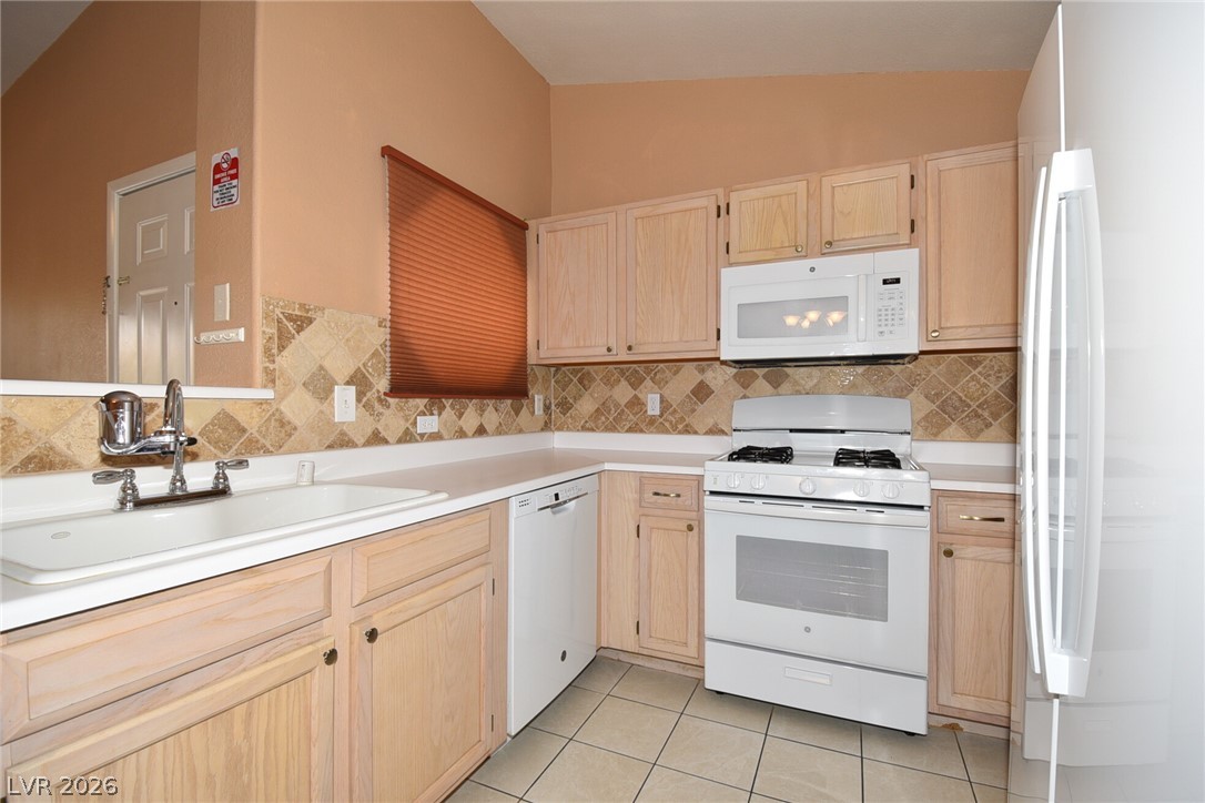 Photo 3 of 5415 W Harmon Avenue #2135