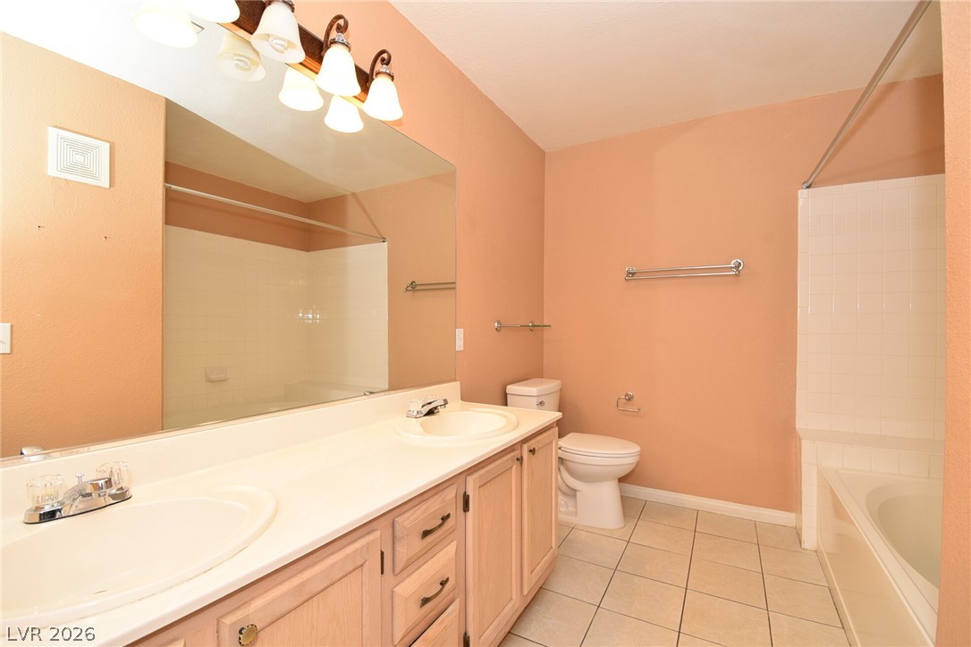 Photo 6 of 13, 5415 W Harmon Avenue #2135