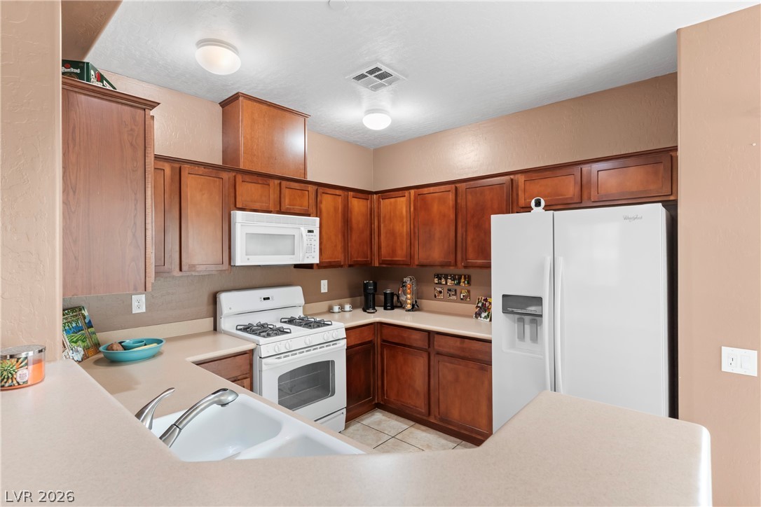 Photo 8 of 40, 6868 Sky Pointe Drive #2150