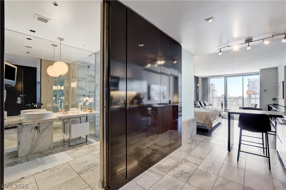 Photo 19 of 42, 4381 W Flamingo Road #2920