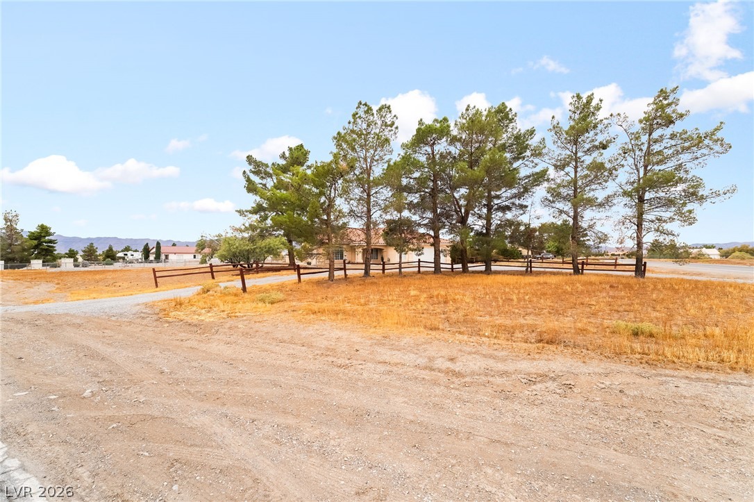 Photo 3 of 1741 W Calvada Boulevard