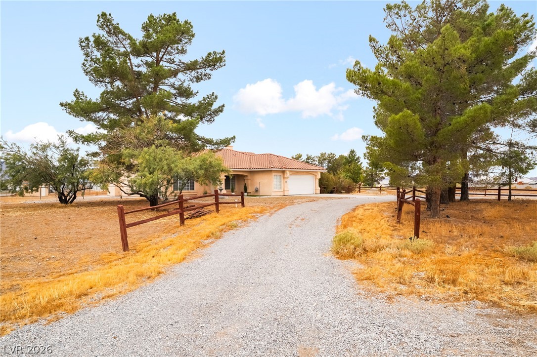 Photo 4 of 1741 W Calvada Boulevard